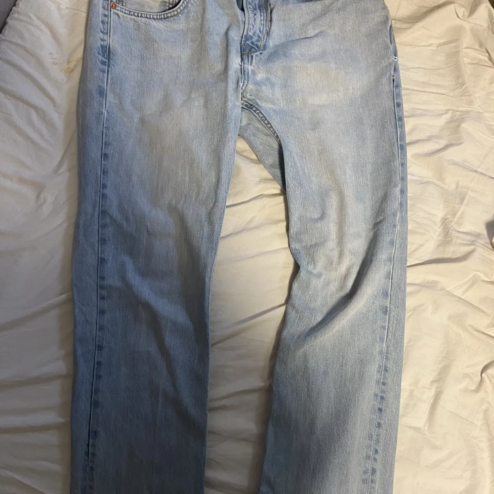 Köpte dessa jeans och insåg efter en vecka att de var för små.. Jeans & Byxor.