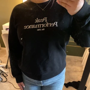 Peak performance sweatshirts  - Helfärgad sweatshirt från peak performance men kommer tyvärr inte till användning längre 