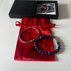 Rebel and rose armband - Två armband från rebel and rose i 925 Sterling silver . Köpta nya för 239€= ca 2700kr. Armbanden har används endast två gånger. Säljs helst tillsammans men vid rätt pris separat också:)