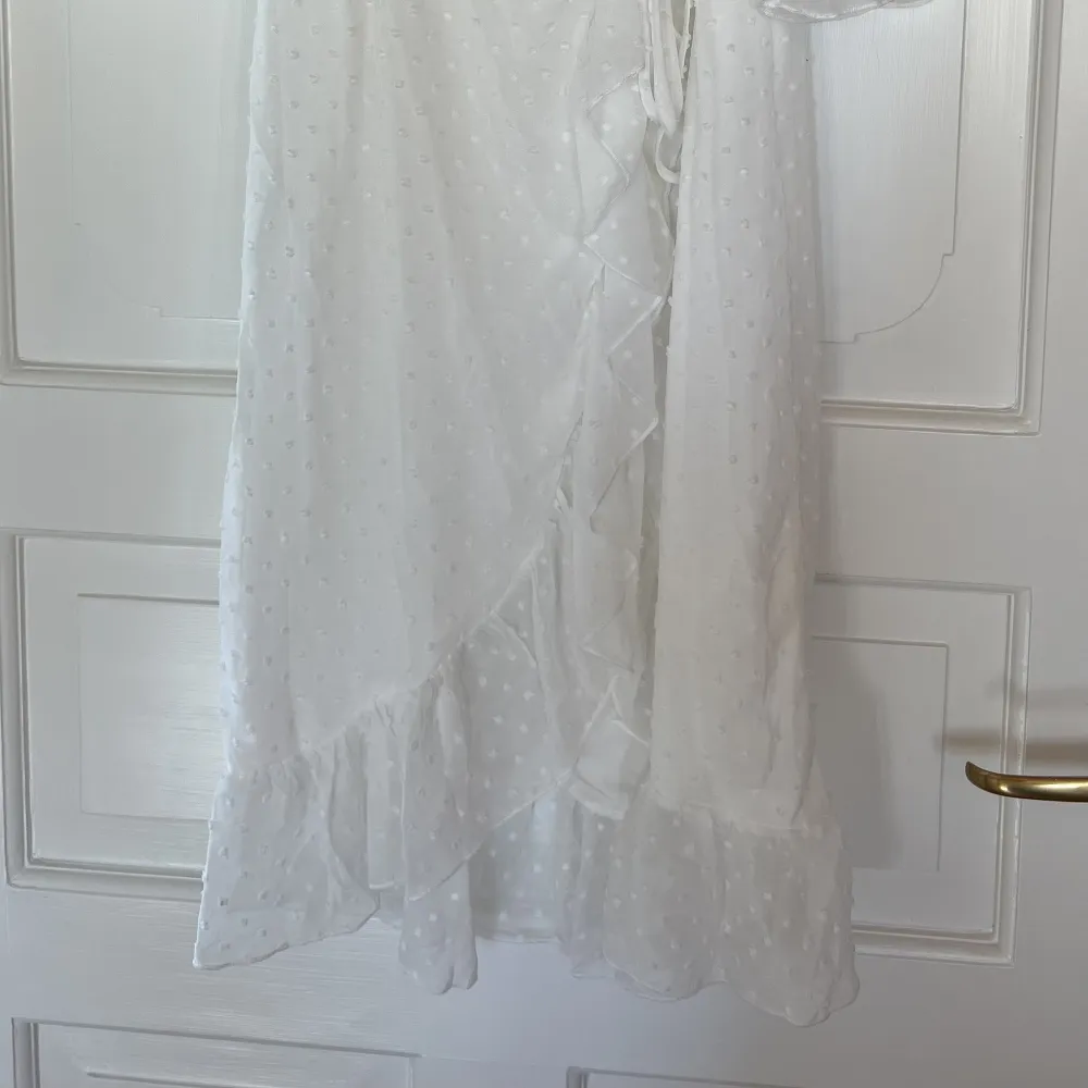Jättefin somrig midi klänning. Aldrig använd, lappen sitter kvar. Från Boohoo. Mekot.