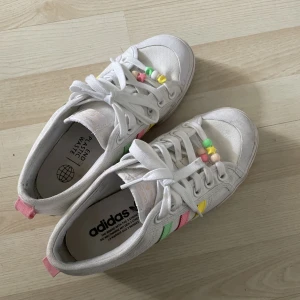 NIZZA platform adidas - Adidas sneakers storlek 37. Nya endast använda en gång. 