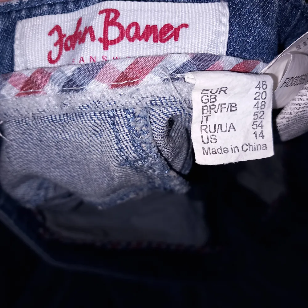 Jättesnygga jeans!! Säljer pga att dem inte kommer till använding. Strl 46 men små i storlek, skulle passa en strl 42 också! . Jeans & Byxor.