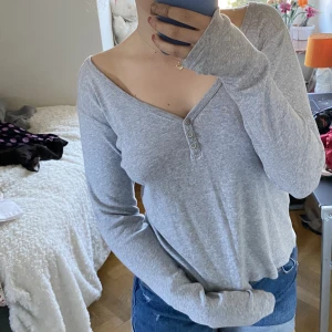 Brandy Melville top - Brandy Melville top I bought in Italy! Never worn, perfect condition 😁