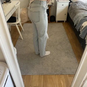 Perfect jeans - Fina jeans från gina tricot säljes pga för små. Bra skick och sköna Jeans! Storlek 34 men passar om du har 36 och är liten. Nypris: 400kr