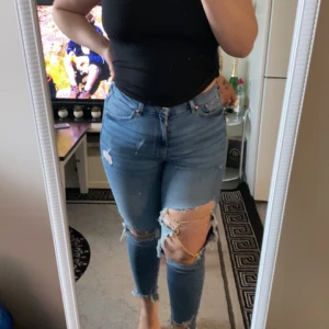 Jeans  - Denim jeans med guldkedja