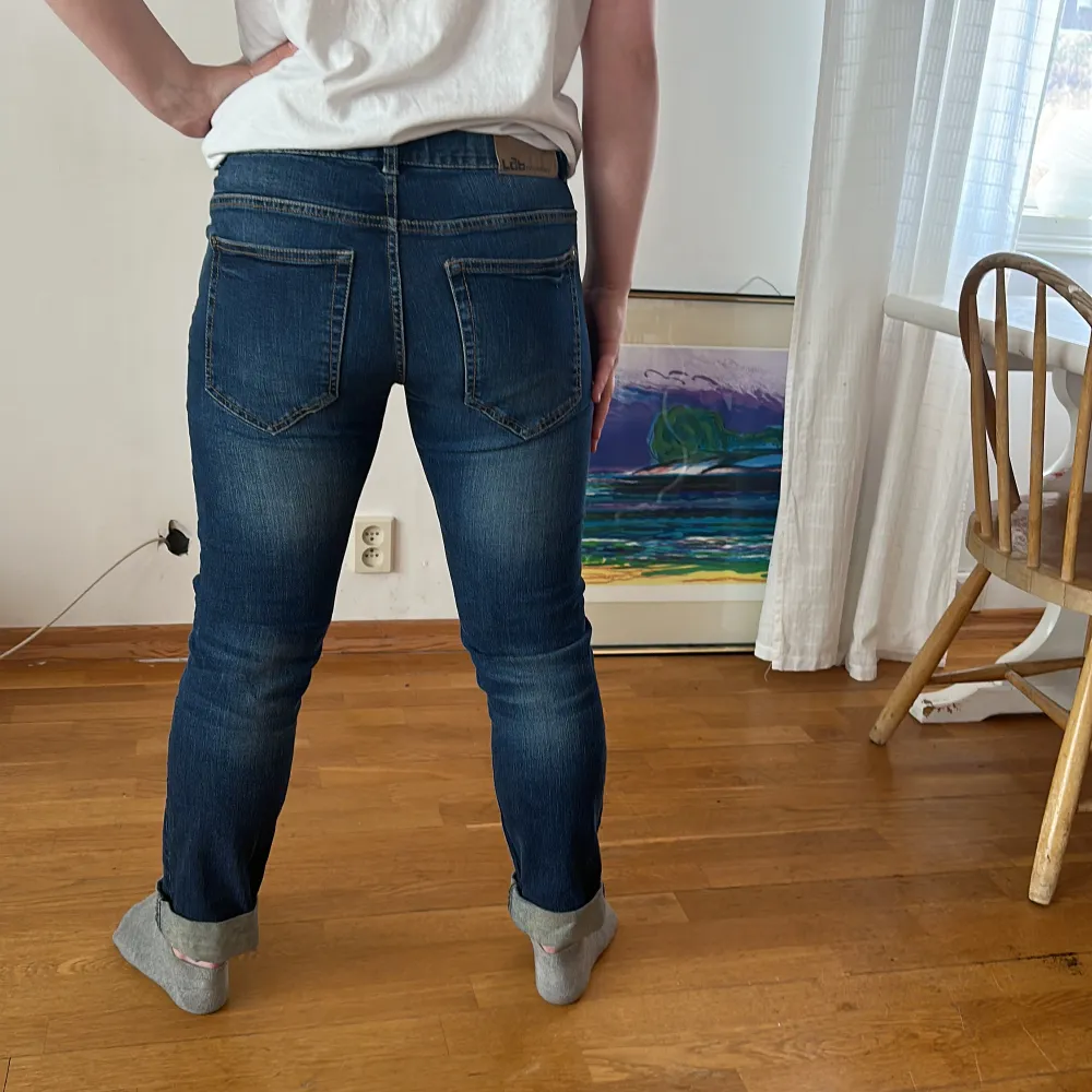 Ett par använda jeans men inga defekter  Märke är Labindustries. Jeans & Byxor.