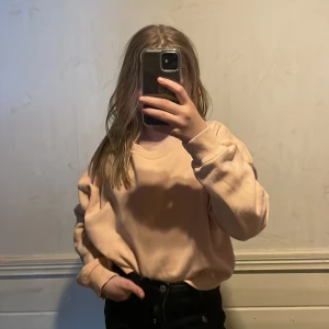 Snygg ljus råsa tröja🙀❤️ - Tröjan är ifrån lager 157 