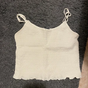 Brandy melville topp - Säljer den här jätte söta toppen från brandy melville❤️perfekt till sommaren💕säljes för 50kr