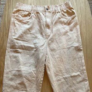 JEANS - H&M - Använda ett fåtal gånger. 