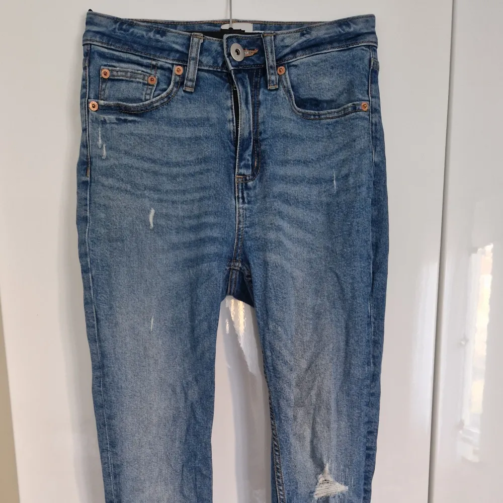 Blåa jeans från Lager 157. Vintage snake. Säljer pga för små.. Jeans & Byxor.