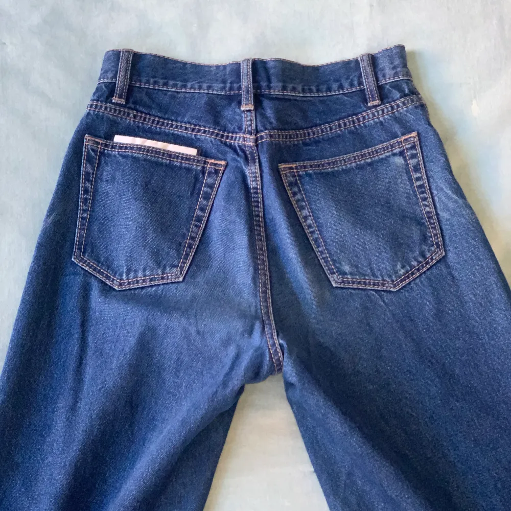 Säljer mina benz jeans från Eytys. Storlek 26x32, köpta för 2200kr.  I god skick några tecken på slitage.  Pris kan diskuteras! Hojta om det är några frågor!   . Jeans & Byxor.