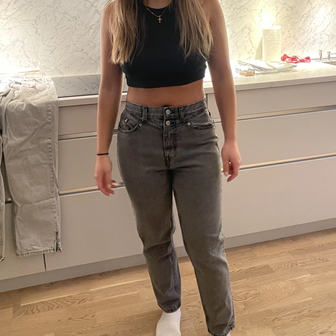 Gråa jeans