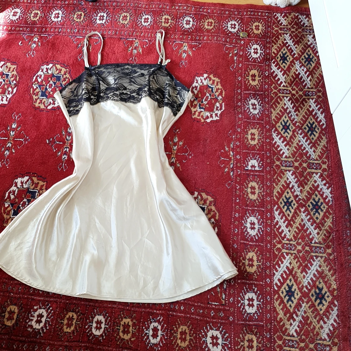 Line satin klånning - 91