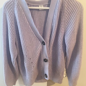 Cardigan  - En skön och varm cardigan.
