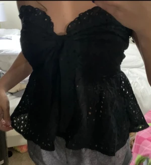 Shein topp - Säljer en väldigt fin topp från Shein då jag råkade beställa två,, den är aldrig använd, buda