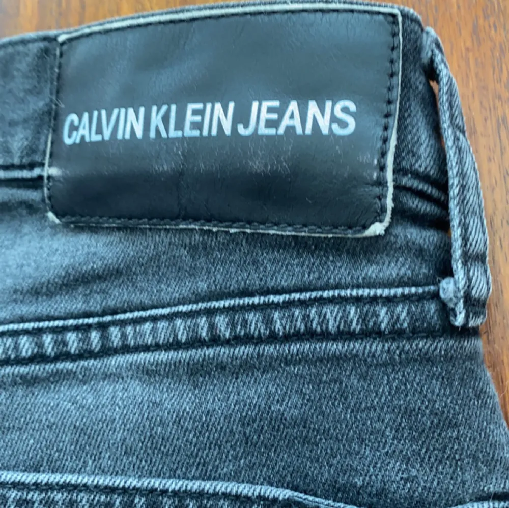 Ck Jeans i bra skick säljer eftersom storleken inte passar. Hör gärna av dig vid intresse! 🌟. Jeans & Byxor.