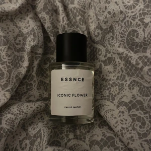 essnce parfym  - säljer min essnce parfym då den aldrig har kommit till användning, endast testad. 250kr plus frakt eller kom med bud😊