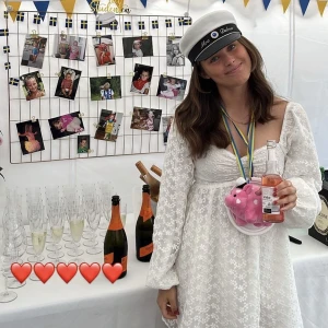 Studentklänning  - Säljer min studentklänning från förra året, från NA-KD 🥰