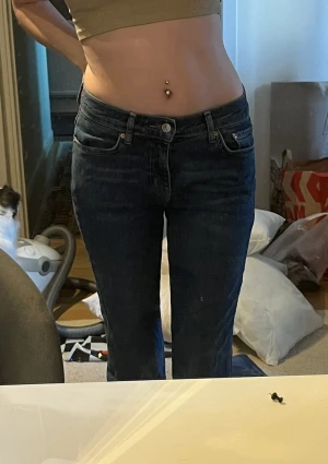 Lågmidjade jeans - Lågmidjade bootcut jeans från Gina tricot, nyskick och aldrig använda
