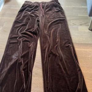 Byxor - Mjukis byxor som passar till nästan allt. Jätte sköna.