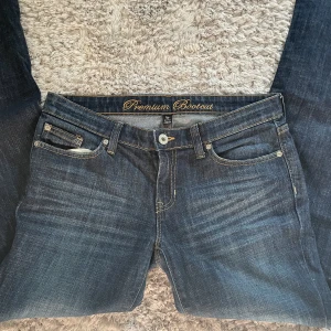 Lågmidjade jeans från GAP - Jättefina lågmidjade jeans från GAP. Fint skick, passar S,M❤️