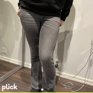 Jeans  - Säljer dessa ASS snygga jeans från Gina😻😻säljer pågrund av att dom har blivit för små tyvärr💕💕ord pris är 400 men säljer för 150❤️❤️