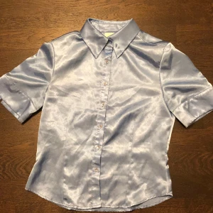 Blus - ”Satin” look