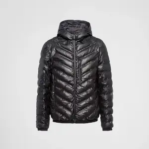 PRADA Nylon Hooded Puffer  Size Medium https://www.prada.com/se/en/p/light-nylon-hooded-puffer-jacket/SGB271_1T2Y_F0002_S_202