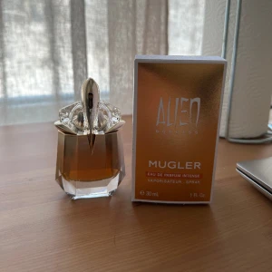 Alien goddess intense EdP 30 ml  - Den är knappt använd, har max tagit 10 sprut. Nypris: 950 kr.