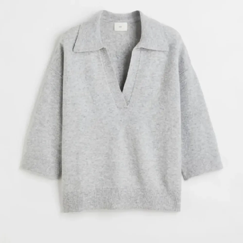Super snygg stickad tröja från hm ♾️ storlek xs ♾️ köpt för ca 2 månader sen ♾️ som ny ♾️ pris kan absolut diskuteras 💗. Stickat.