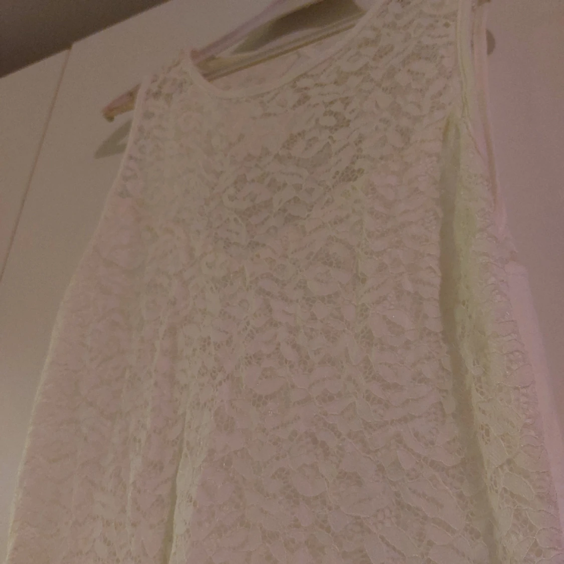 Vit spetsklänning - 90