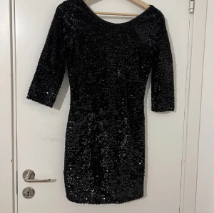 Glitrrig festklänning - Använd en gång! Perfekt för ny årsfirandet 💞