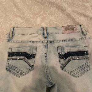 Lågmidjade jeans  - Hej! Säljer mina super coola jeans pga av att dom är för stora tyvärr💕