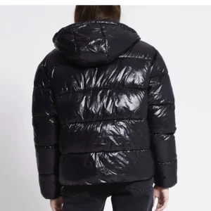 Jacka - Jacka med prislapp på