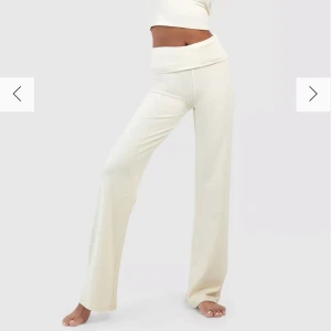 Yogapants - Säljer dessa yogapants från Boohoo helt oanvända😍 de är för små för mig och inte hunnit returnera🫶🏼