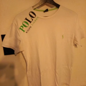 Tröja Polo Sport - Finns i Söderhamn eller skickas och köparen står för frakten 