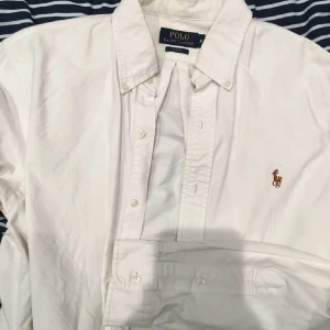 Ralph lauren Oxford skjorta.  - Ralph lauren Oxford skjorta i super fint skick. Storlek M