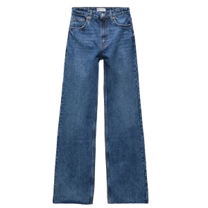 Zara Jeans - Supersnygga wide fit jeans från Zara i en mörkblå tvätt🌟 Stl 36, ”full length” Säljer pga kommer inte till användning längre Mycket fint skick då de är sparsamt använda🌟