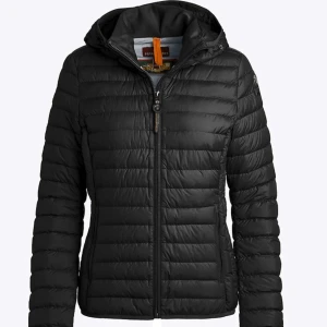 Para jumper jacka  - Den är helt ny! Super snygg och varm. Perfekt för hösten och vintern. Den är figursydd så den sitter så fint på. Priset kan diskuteras vid snabb affär 