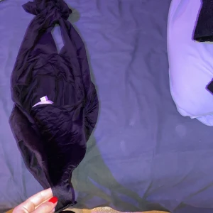 Fest topp/body!  - En body perfekt till klubben eller fest! Testat 1 gång med lappen på! 