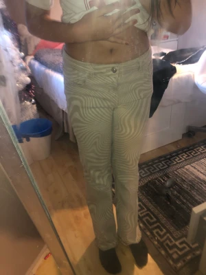 jeans  - säljer mina gamla jens har använt dom 3-4 gånger nytt pris 500 mitt pris 200