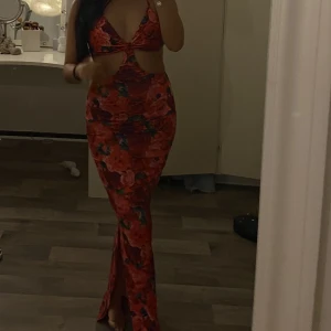 Red rosyyy dress - Superfin sommarklänning 