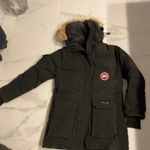 Canada goose dam - Storlek S, väldigt bra skick. Använd några få gånger. 
