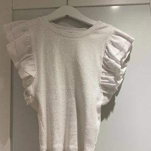 Zara top - Populär zara top, går inte att köpa längre💗Bra skick och inte använd så mycket