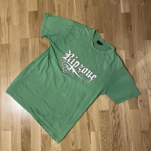 Ripzone T-shirt - Skitt snygg surf tisha