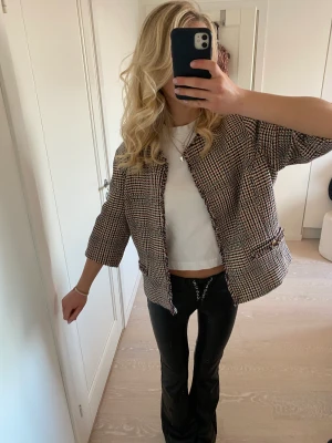 Trekvartsärmad jacka - Såå fin jacka/ kavaj med trekvartsärmar från lindex som nästan aldrig är använd🥰