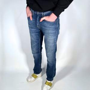 Tiger of sweden jeans i modellen ”Iggy” storleken är 30/32 och modellen är 183cm-65kg. Vid frågor eller funderingar är det bara att skriva!!