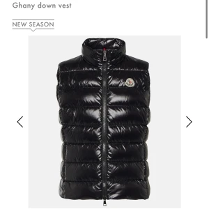 Moncler Väst - Säljs på grund av att jag nyligen köpt en ny väst och denna används inte längre. Buda på! Finns inom Göteborg. Skick 9/10. Passar till allt