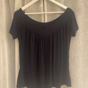 Marinblå topp - Aldrig andvänd 