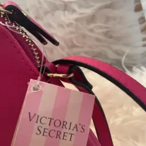 Ny Viktoria secret väska med prislapp kvar🌸